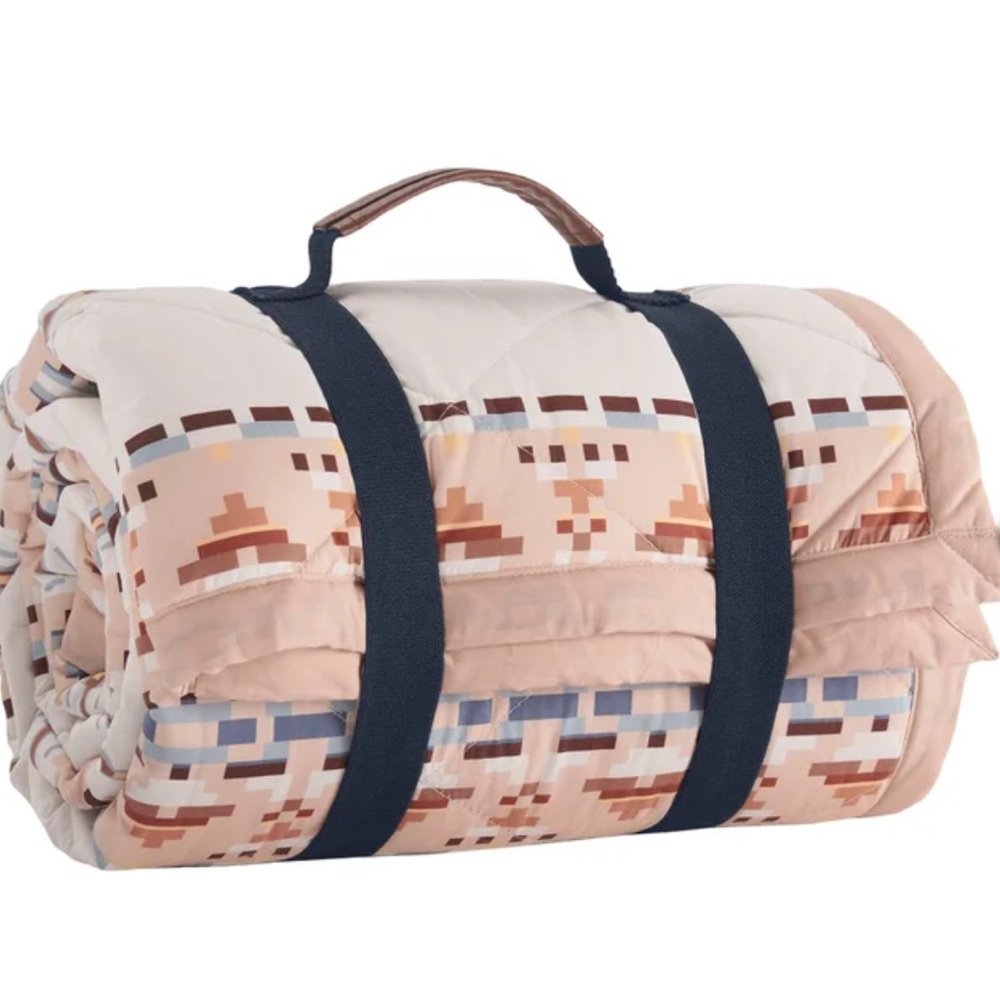 PENDLETON Painted Hills Roll Up Throw Blanket